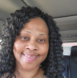 Meet your Posher, Mona